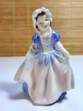 Vintage Royal Doulton Figurine Dinky Do HN1678 Bone China Girl Dress England 4.5